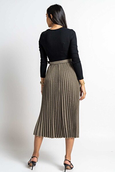 Nichii Pleated Long Sleeve Midi Dress