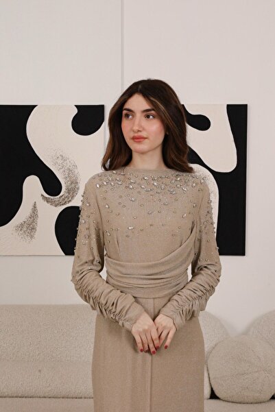 Generic Long gold evening dress with sparkling crystal sequins and elegant long sleeves