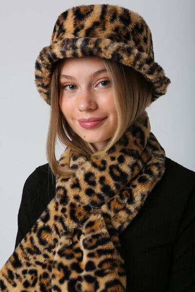 FELLMENS Soft Textured Camel Leopard Plush Neck Collar and Hat Set of 2