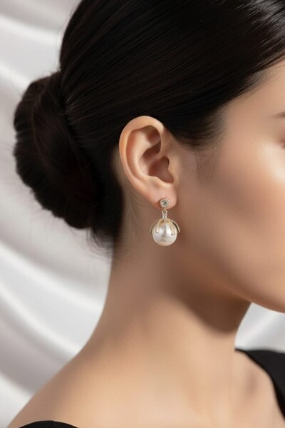 LA PERRY ACCESSORIES حلق ذهبي مرصع بأحجار الزركون واللؤلؤ