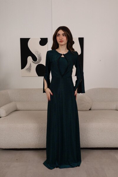 Generic Long green evening dress with luxurious sheen and wide sleeves with elegant black embroidery
