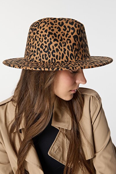 FELLMENS Дамска шапка от филц в цвят кафе с леопардов принт