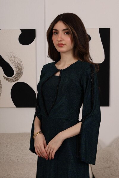 Generic Long green evening dress with luxurious sheen and wide sleeves with elegant black embroidery