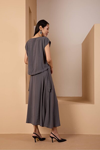 Bolivente Gray Loose Cut Elastic Waist Woven Skirt