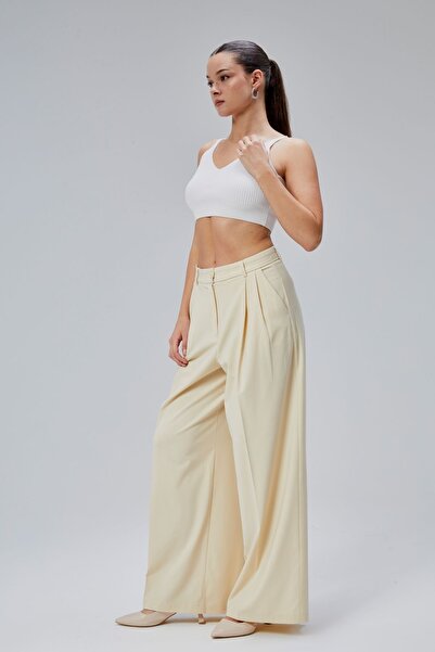 Bolivente Ecru Casual Cut Pleated Fabric Trousers
