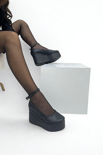 inizio Pantofi negri cu toc pană V4288