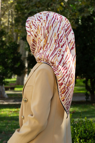 Vissona %100 Twill İpek Çizgi Desenli Krem - Bordo Renkli 90x90 Eşarp Dikim Şekli : El Dikişi