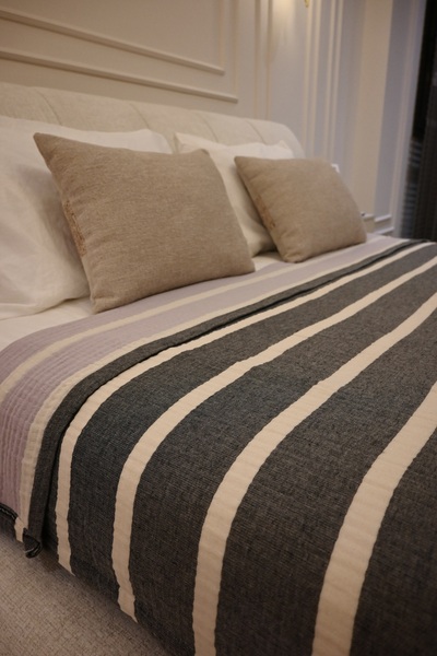 Blue Burgeon Çift Taraf 2 Renk 4 Katlı Müslin Yatak Örtüsü 180x220 Siyah-pembe