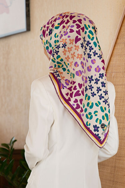 Vissona %100 Twill İpek Kalpli Leopar Desenli Krem - Mürdüm Renkli 90x90 Eşar...