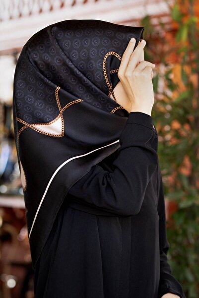 Vissona % 57 İPEK % 43 VİSKON Twill İpek Zincirli Ve Monogram Desenli Siyah - Krem Renkli 90x90 Eşarp Dikim