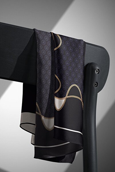 Vissona % 57 İPEK % 43 VİSKON Twill İpek Zincirli Ve Monogram Desenli Siyah - Krem Renkli 90x90 Eşarp Dikim