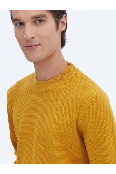 Kip Sarı Yarım Balıkçı Yaka Desenli Triko Kazak