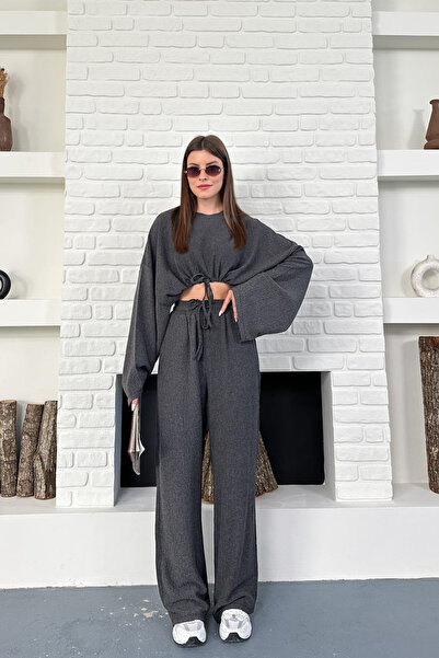 The Robi طقم نسائي مكون من قطعة علوية قصيرة بأكمام طويلة وسروال عالي الخصر