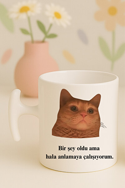 Witchy Co Bir Şey Oldu Ama Hala Anlamaya Çalışıyorum Yazılı Kedili Komik Kupa...