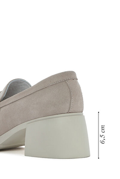 Derimod Kadın Bej Tokalı Kalın Topuklu Süet Hakiki Deri Maskülen Günlük Loafer Ayakkabı 25SFD510610