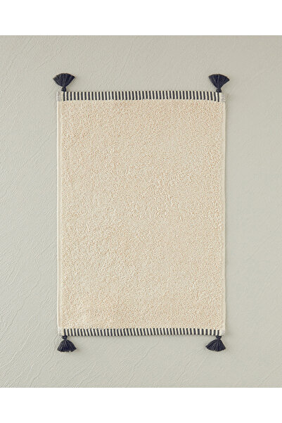 English Home منشفة يد قطنية مزينة بخطوط ملونة باللون البيج الفاتح والأخضر