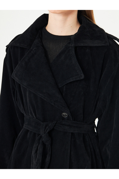 LA PANTE Short Front Tie-Up Trench Coat