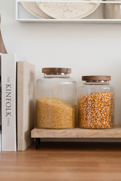 Dekorzdükkan Set of 2 Striped Glass Jars with Acacia Lids (1200/1800ml)