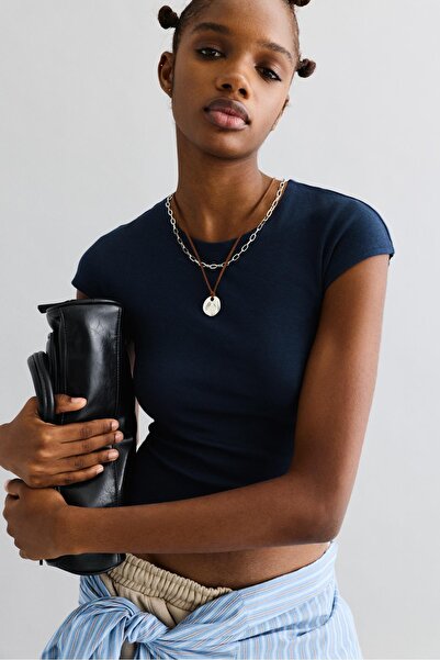 Pull & Bear Dar Kesim Kısa Kollu Tişört