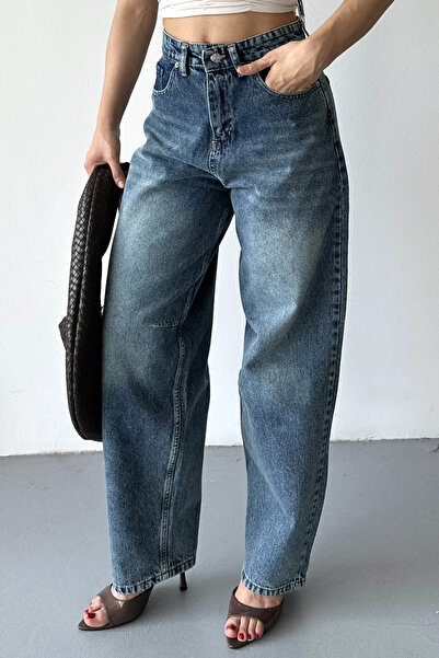 My Blog Albastru bleumarin - Blugi albastru cu cataramă în talie