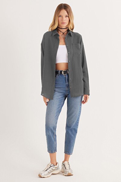 Tudors Kadın Oversize Geniş Kesim %100 Pamuk Müslin Kumaş Uzun Kollu Cepli Dokulu Koyu Gri Gömlek