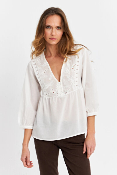 Cool & Sexy Women's Ecru Embroidery Detailed Blouse Mqs5837