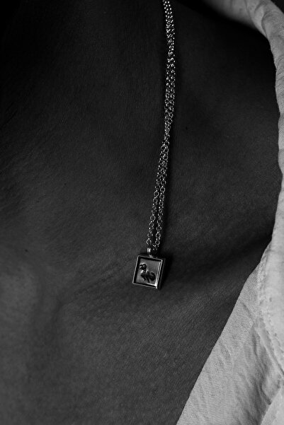 Ricco Jewellery 925 Ayar Gümüş Oksitli Petroglif Dodge Zincir Kare Kolye
