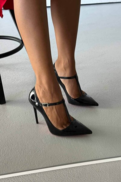 AYAKKABI PRENSİ Wren Stone Buckle Detailed Black Patent Leather