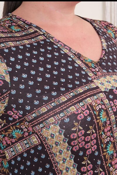 Truva XXL Μακρυμάνικο φόρεμα με αυθεντικό σχέδιο από βισκόζη λύκρα με λαιμόκοψη σε σχήμα V