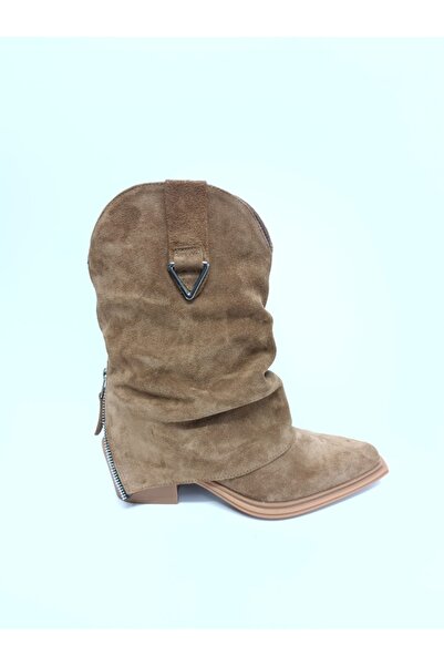 ÇAĞLAR Bot Çizme Orijinal, hakiki süet derisinden üretilmiştir. İç kısmı yün ...