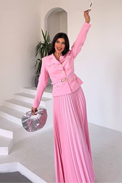 spirituel Kadın İkili Alt Üst Takım Şık Kemerli Cep ve Düğme Detaylı Kısa Blazer Ceket Piliseli Uzun Etek Takı