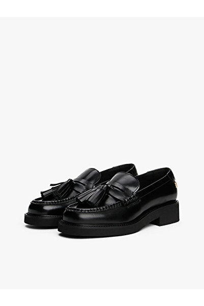 Tommy Hilfiger kadın tassel squarish toe loafer