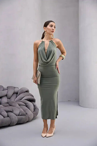 cemo BOYUNDAN AKSESUARLI DEGAJE YAKA ELBİSE