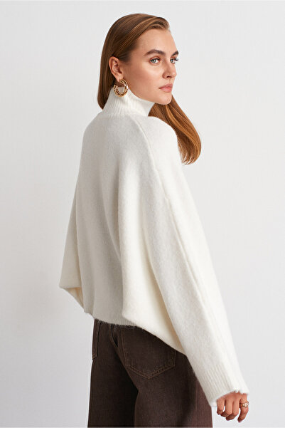 Dilvin 10817 Soft Textured Batwing Sleeve Knit Sweater-Ecru