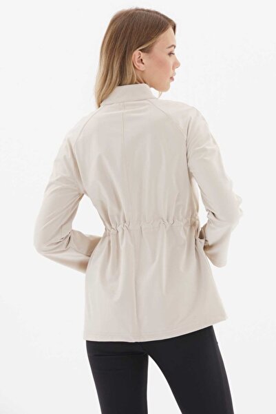 Selen Giyim Dik Yaka Beli Büzgülü Kapak Cep Trençkot