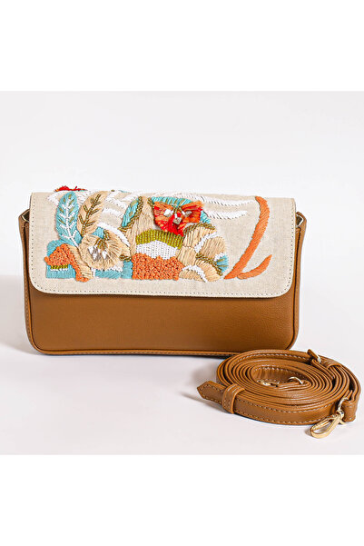 crystalicious حقيبة كينيدي أرتيزان كروس بودي من الجلد الصناعي مطرزة يدويًا، توازن مثالي بين الأناقة والراحة