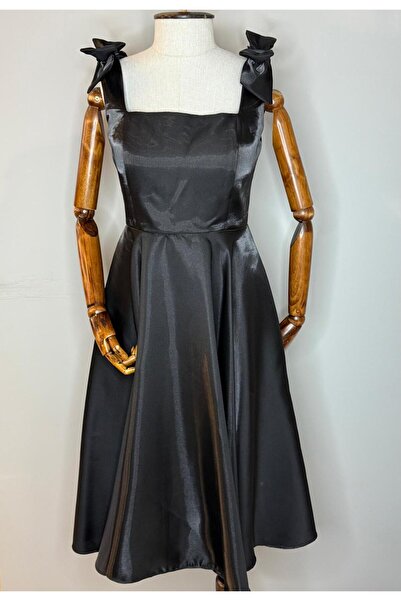 Dans Bow Model Dress