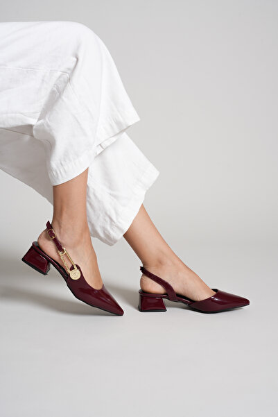 LUVİANO حذاء نسائي بكعب مفتوح من الخلف وتفاصيل مشبك جانبي باللون العنابي