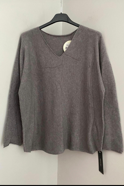 AYASOFYA OTANTIK بلوزة نسائية رمادية اللون بنمط عادي وياقة على شكل حرف V وأكم...