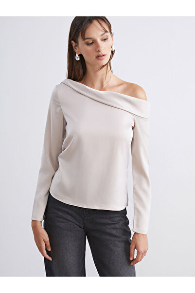 LC Waikiki بلوزة ساتان بياقة قارب باللون البيج من متجر بلس