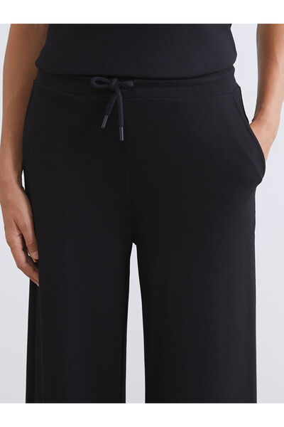 LC Waikiki Λαμπερές επιλογές από το Shining Store |   Γυναικεία φούτερ με ελαστική μέση και φαρδύ πόδι