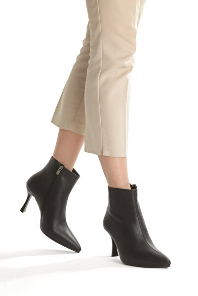 LUVETTO Sivri Burunlu Siyah Cilt 9 cm İnce Ökçeli Fermuarlı Kadın Botu Yeni Sezon
