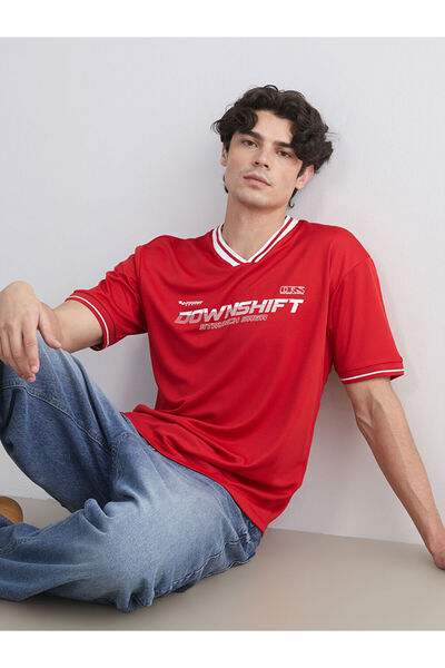 LC Waikiki Ανδρικό μπλουζάκι από χτενισμένο βαμβάκι με κόκκινο λαιμόκοψη με τ...