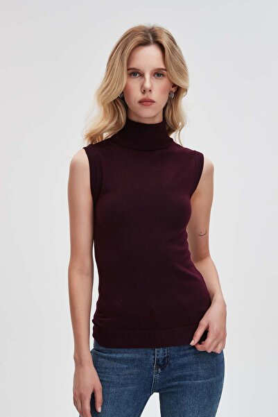 Livia بلوزة سادة برقبة عالية