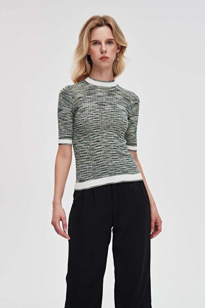 Livia بلوزة ملونة بنصف كم