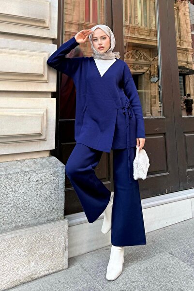 Hazamoda طقم تريكو برباط باللون الأزرق الداكن