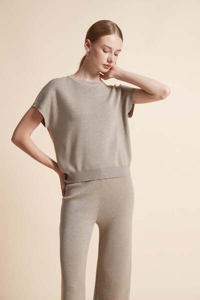 Yola Solid Wide-Fit Top