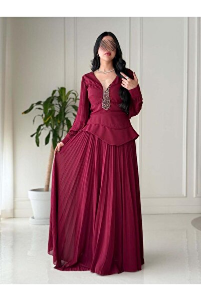 Opera Fashion فستان سهرة لون برغندي راقٍ بتصميم ناعم وتطريز لامع