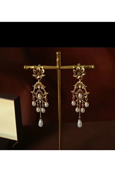 Enanice Flowered Pearl Earrings