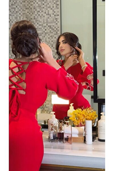 Riva Captivating red evening dress with a fitted cut and ankle length